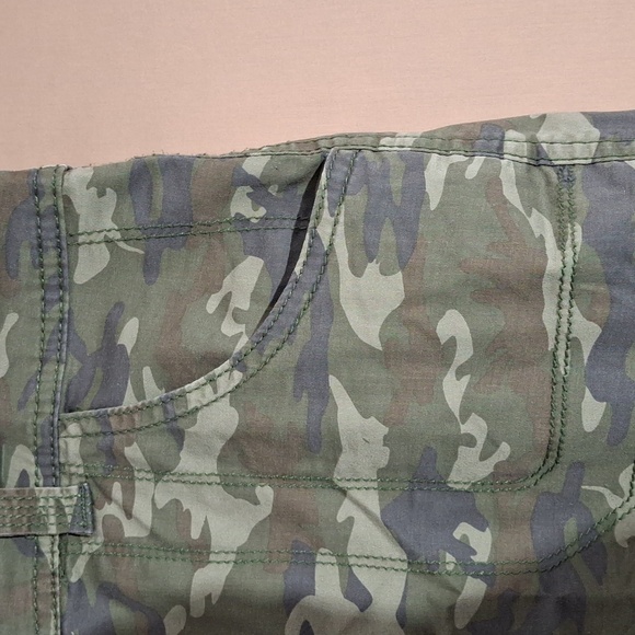 Style & Co Camouflage Capri Pants with Embroidery 18W - Picture 6 of 13